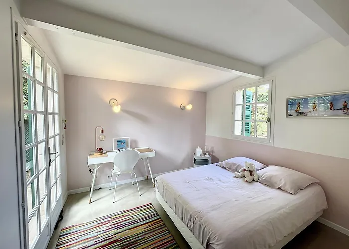 Belle Piscine Cap D'antibes 别墅 *