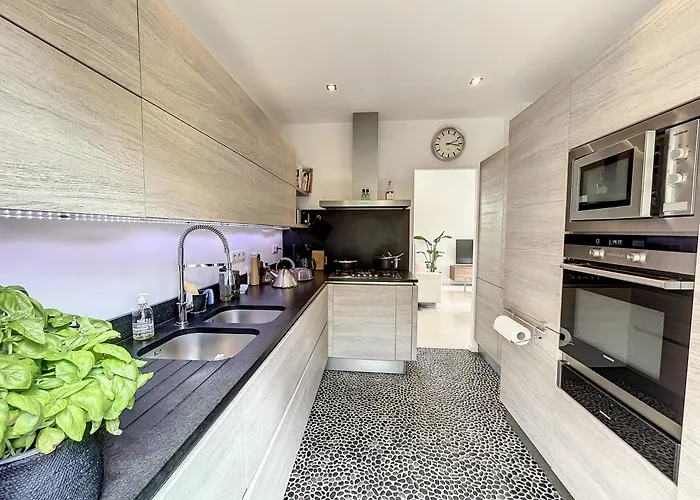 Belle Piscine Cap D'antibes * 昂蒂布